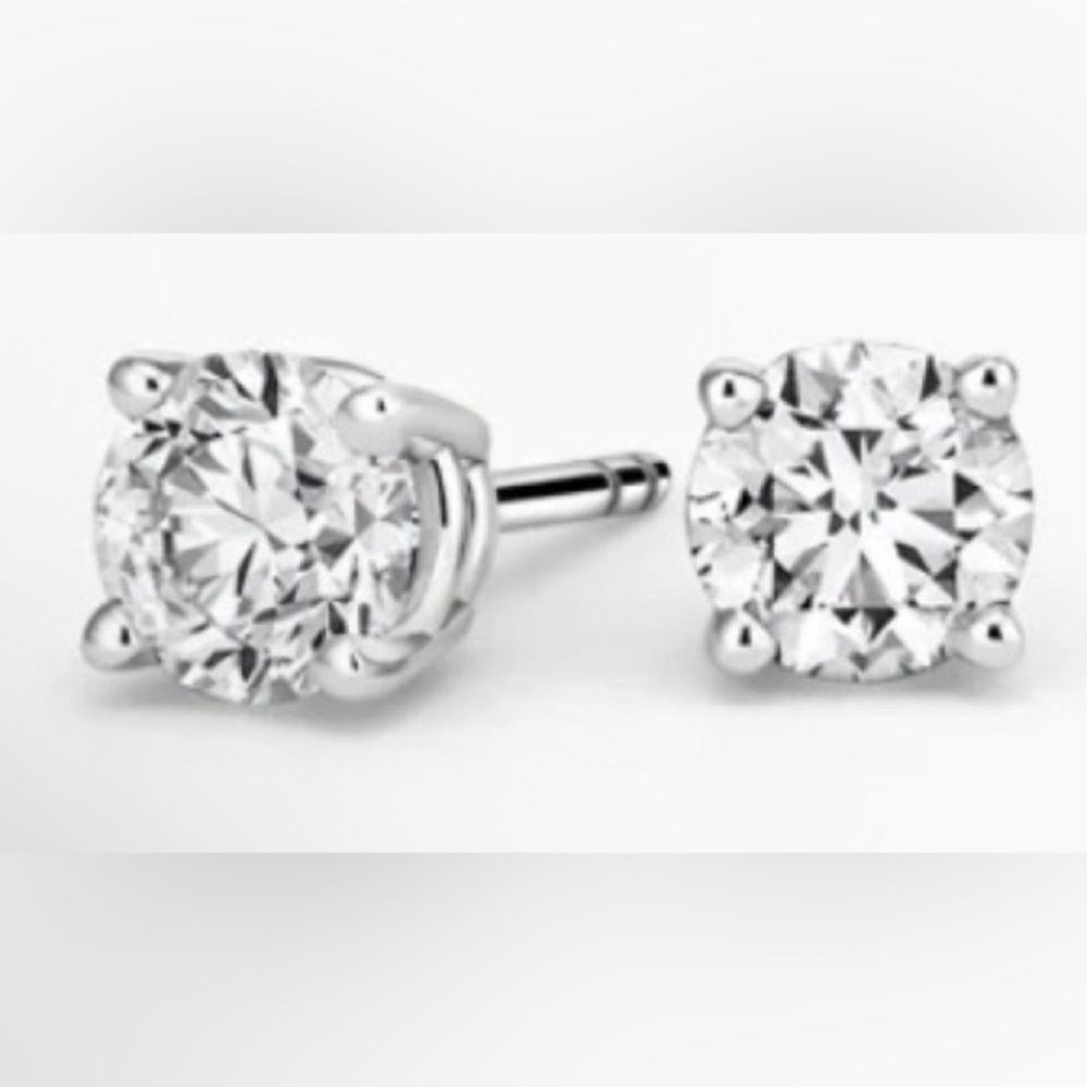 NWT .50 Carats Elegant Moissanite & 925 Sterling Silver Screw Back Stud Earrings - Picture 1 of 8
